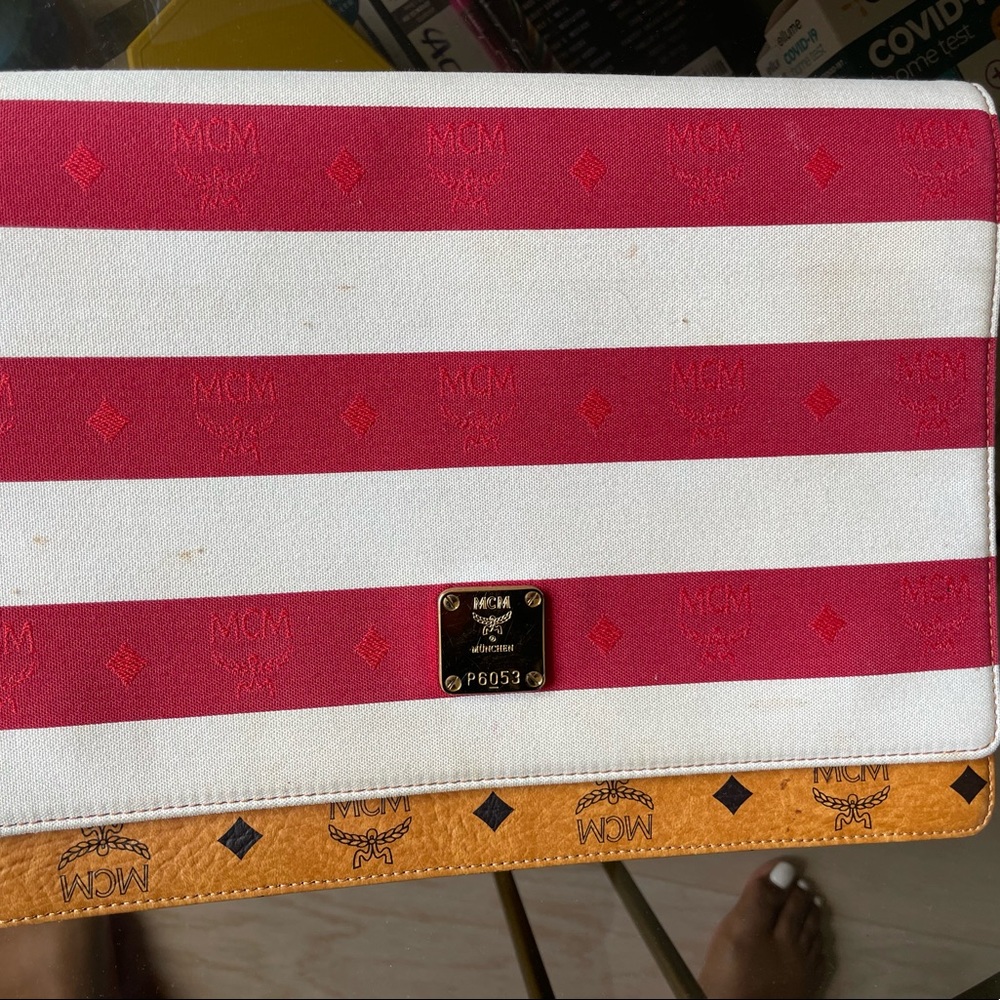 Well loved mcm clutch